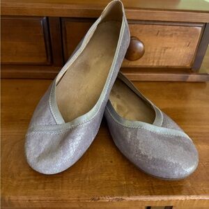 Vionic Carroll woman 8.5 Shimmer metallic pewter spark Gray purple ballet flats